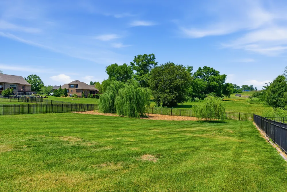 2146 Gorden Xing Gallatin, TN 37066