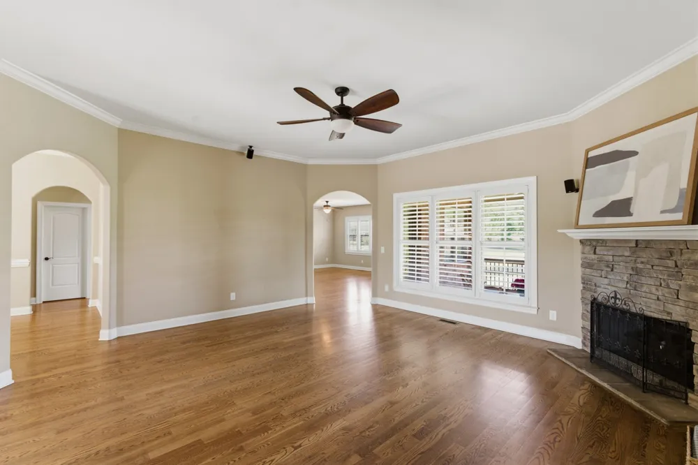 2146 Gorden Xing Gallatin, TN 37066