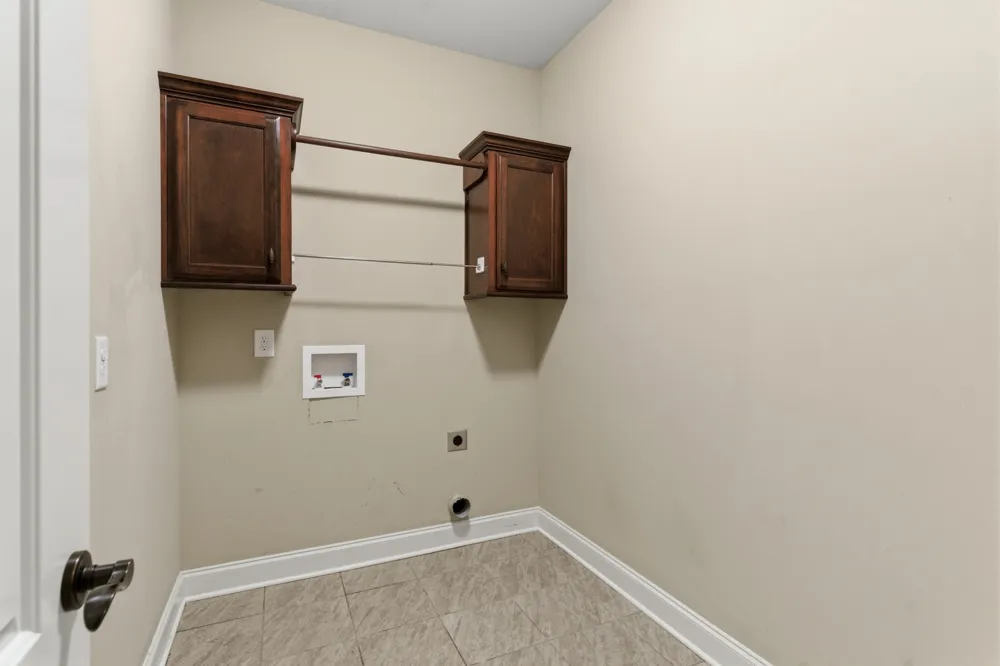 2146 Gorden Xing Gallatin, TN 37066