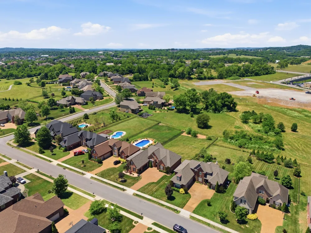 2146 Gorden Xing Gallatin, TN 37066