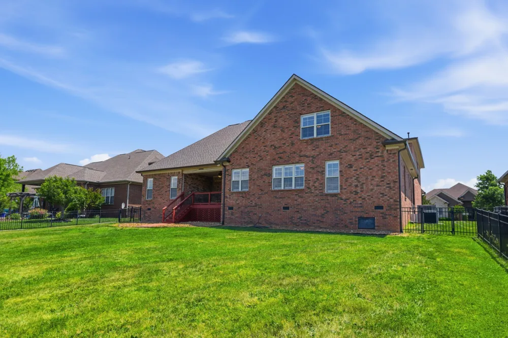 2146 Gorden Xing Gallatin, TN 37066