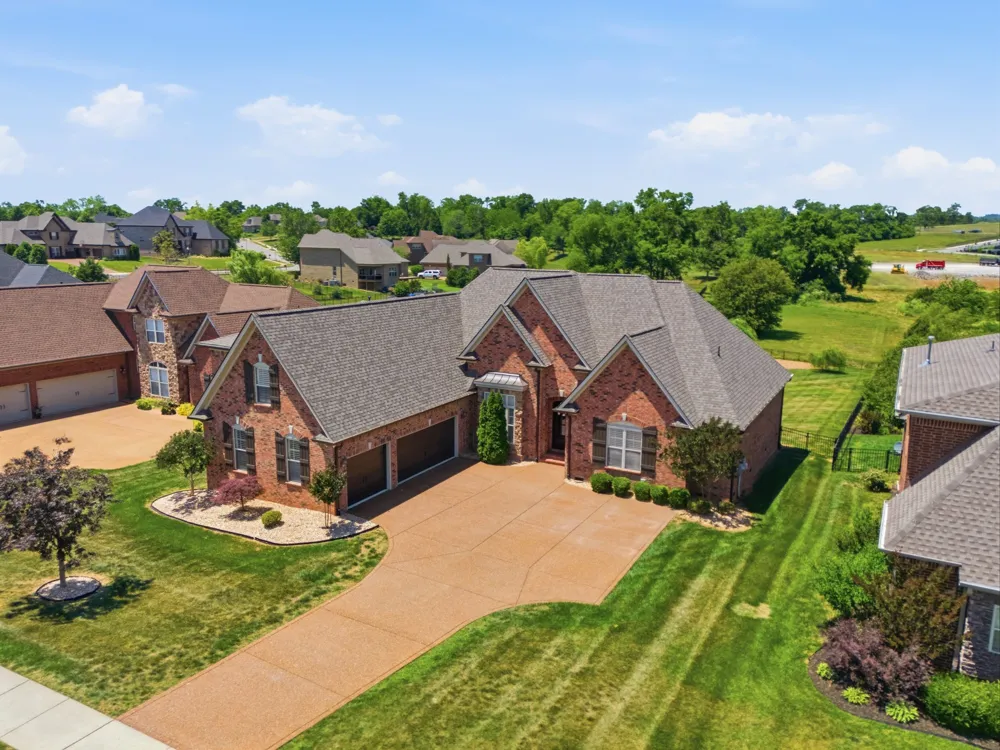 2146 Gorden Xing Gallatin, TN 37066
