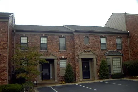 2044 Graybar Ln