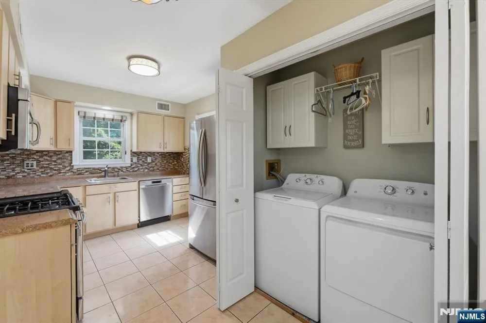 81 Hudson Avenue Ridgefield Park, NJ 07660