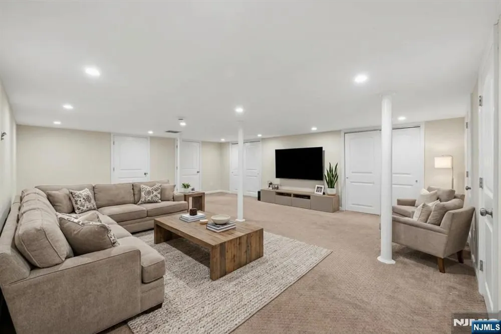 81 Hudson Avenue Ridgefield Park, NJ 07660