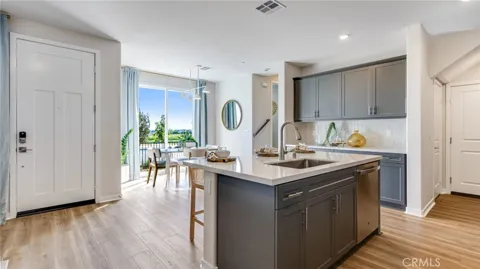 2851 E Amberley Privado