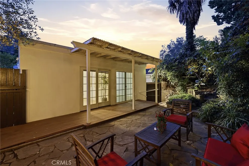 8518 Walnut Los Angeles, CA 90046
