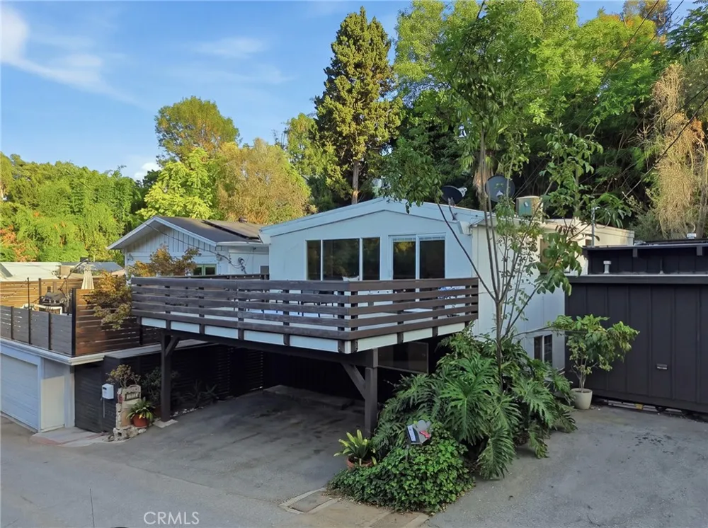 8518 Walnut Los Angeles, CA 90046