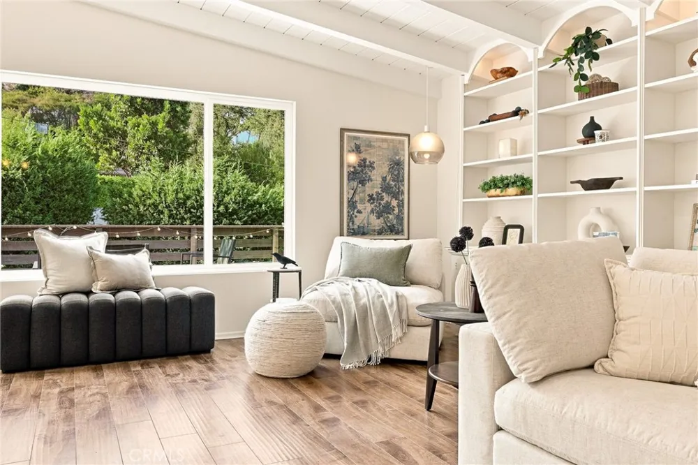 8518 Walnut Los Angeles, CA 90046