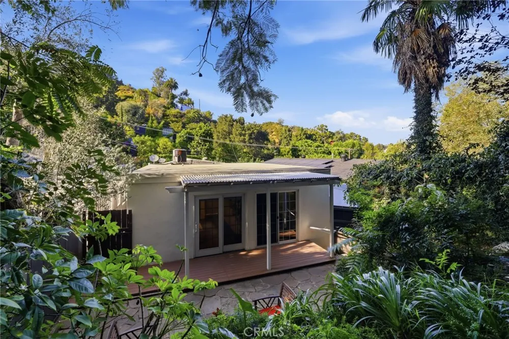 8518 Walnut Los Angeles, CA 90046