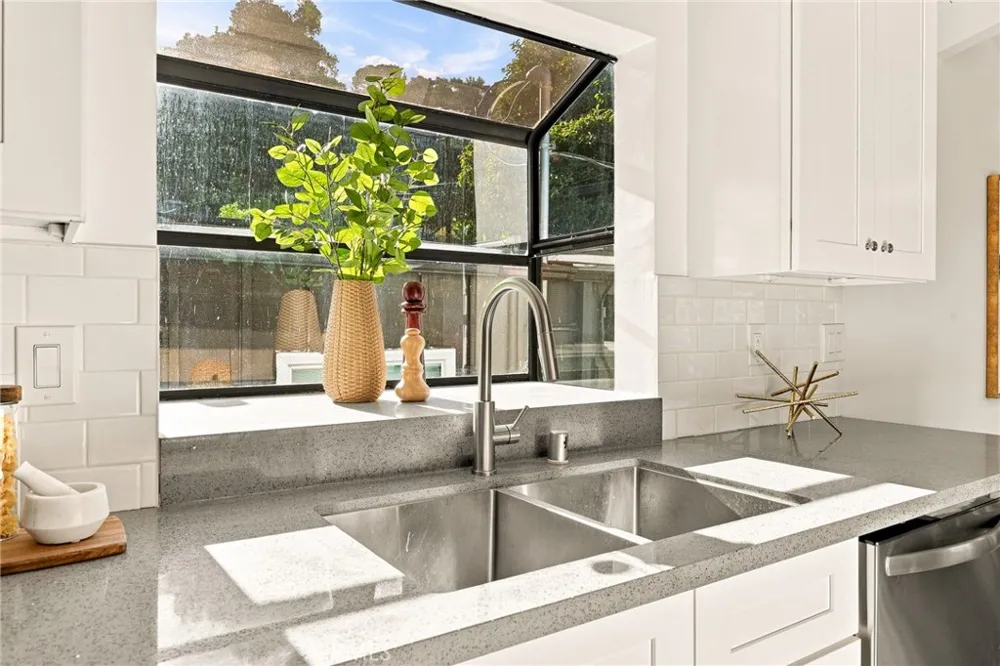 8518 Walnut Los Angeles, CA 90046