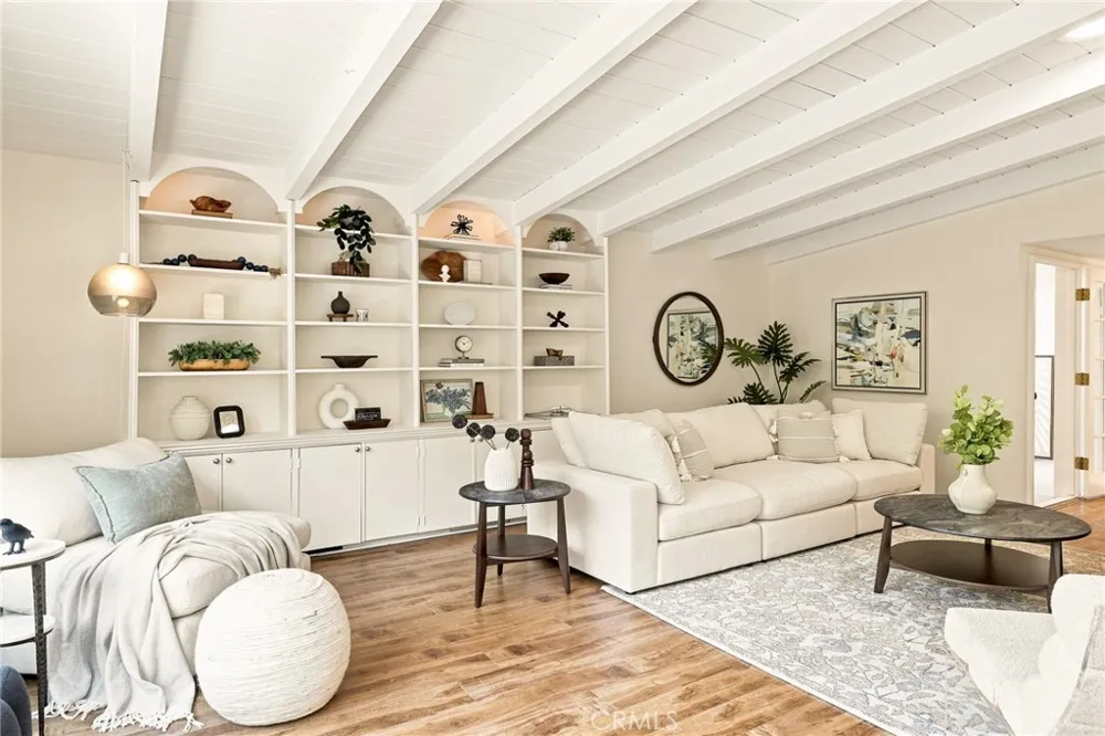 8518 Walnut Los Angeles, CA 90046
