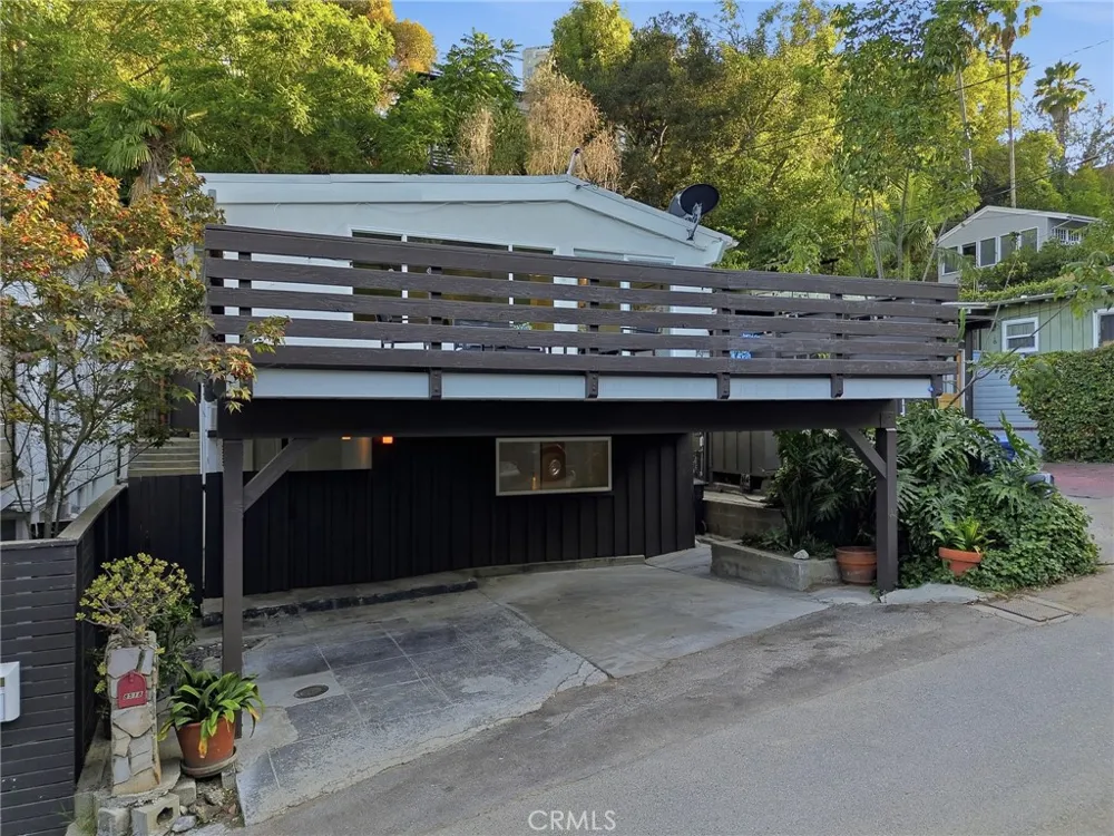 8518 Walnut Los Angeles, CA 90046