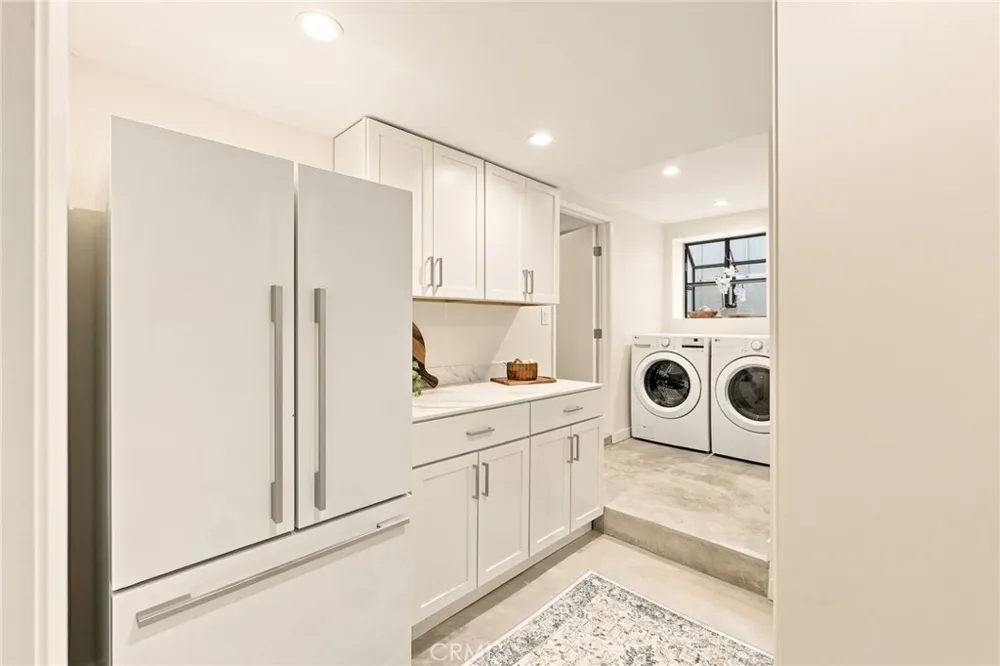 8518 Walnut Los Angeles, CA 90046