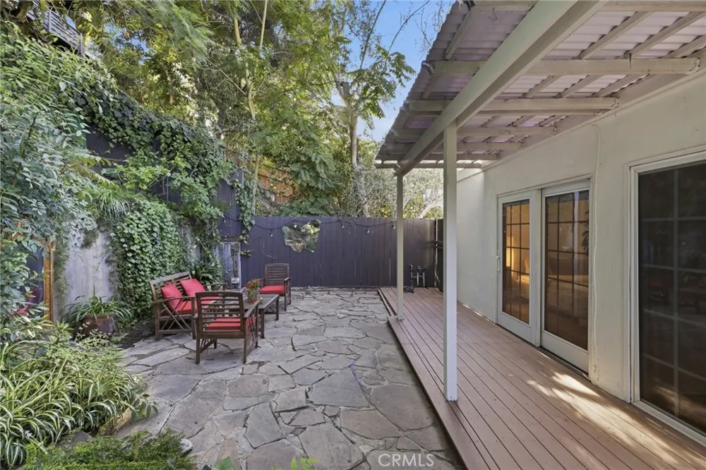 8518 Walnut Los Angeles, CA 90046