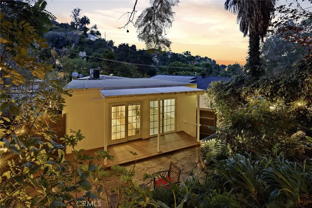 8518 Walnut Los Angeles, CA 90046