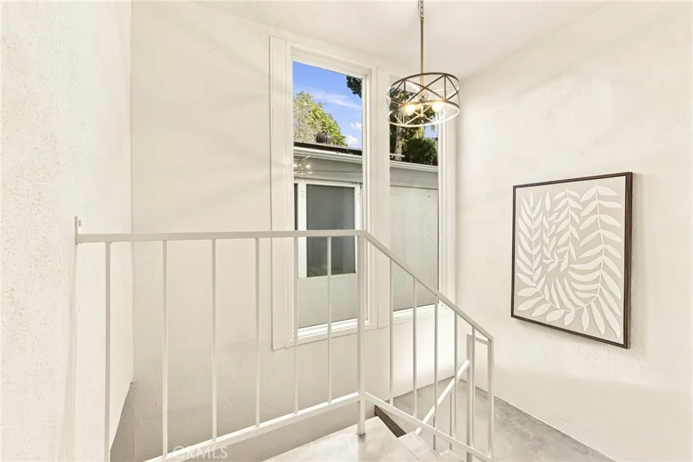 8518 Walnut Los Angeles, CA 90046