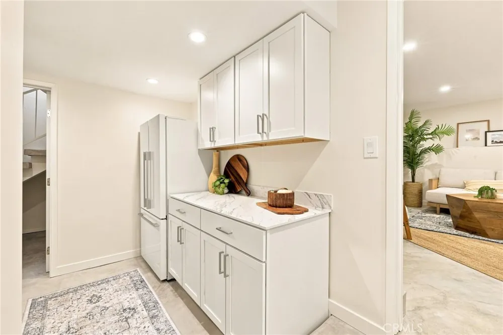 8518 Walnut Los Angeles, CA 90046