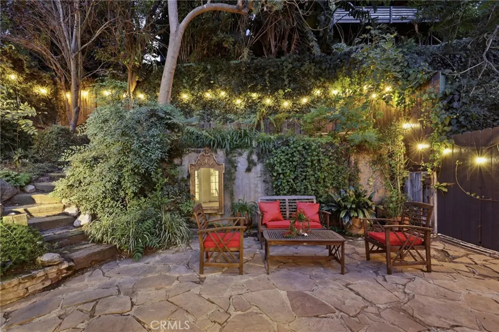 8518 Walnut Los Angeles, CA 90046