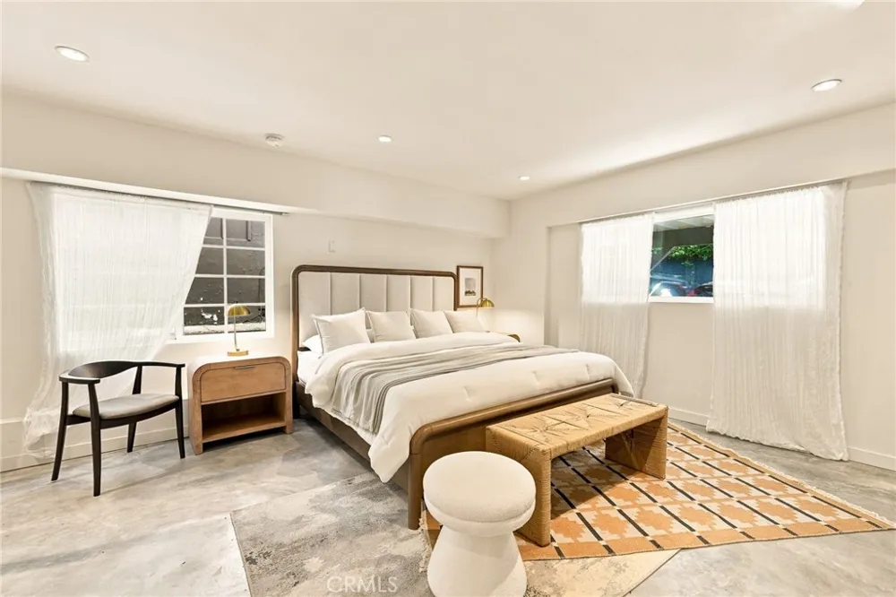8518 Walnut Los Angeles, CA 90046