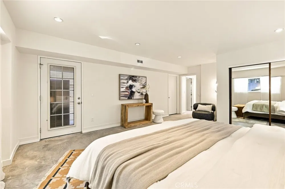 8518 Walnut Los Angeles, CA 90046