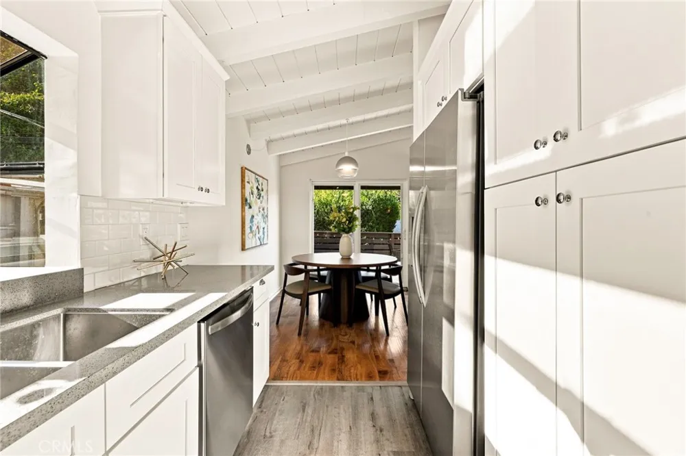 8518 Walnut Los Angeles, CA 90046