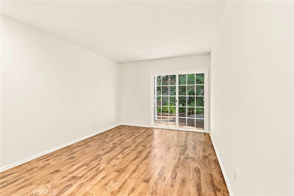 8518 Walnut Los Angeles, CA 90046
