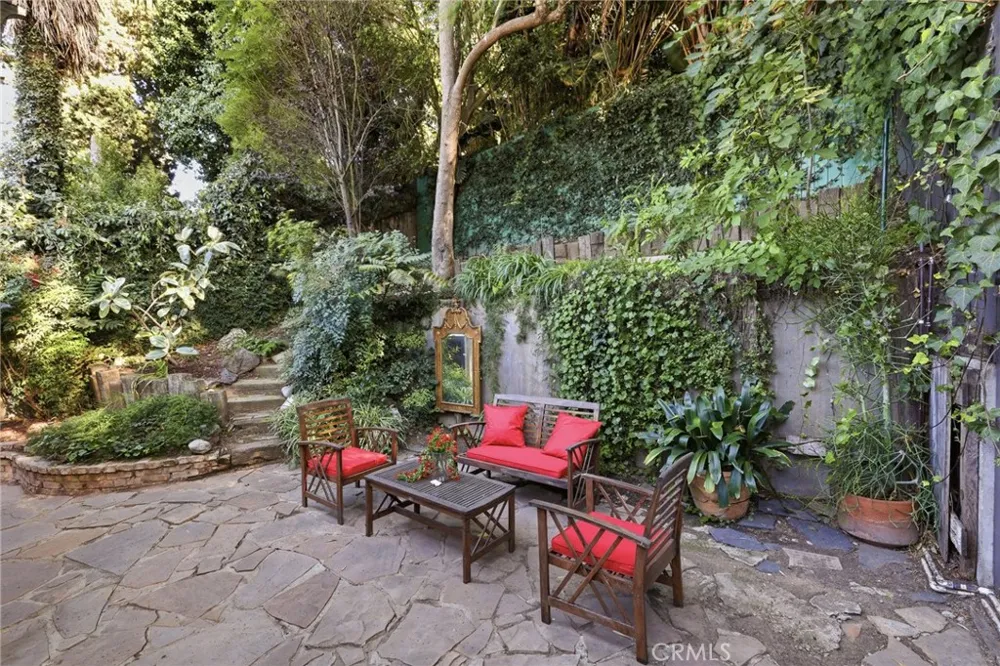 8518 Walnut Los Angeles, CA 90046