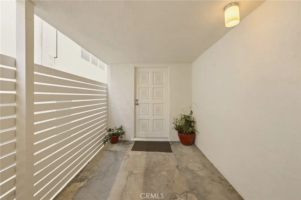 8518 Walnut Los Angeles, CA 90046