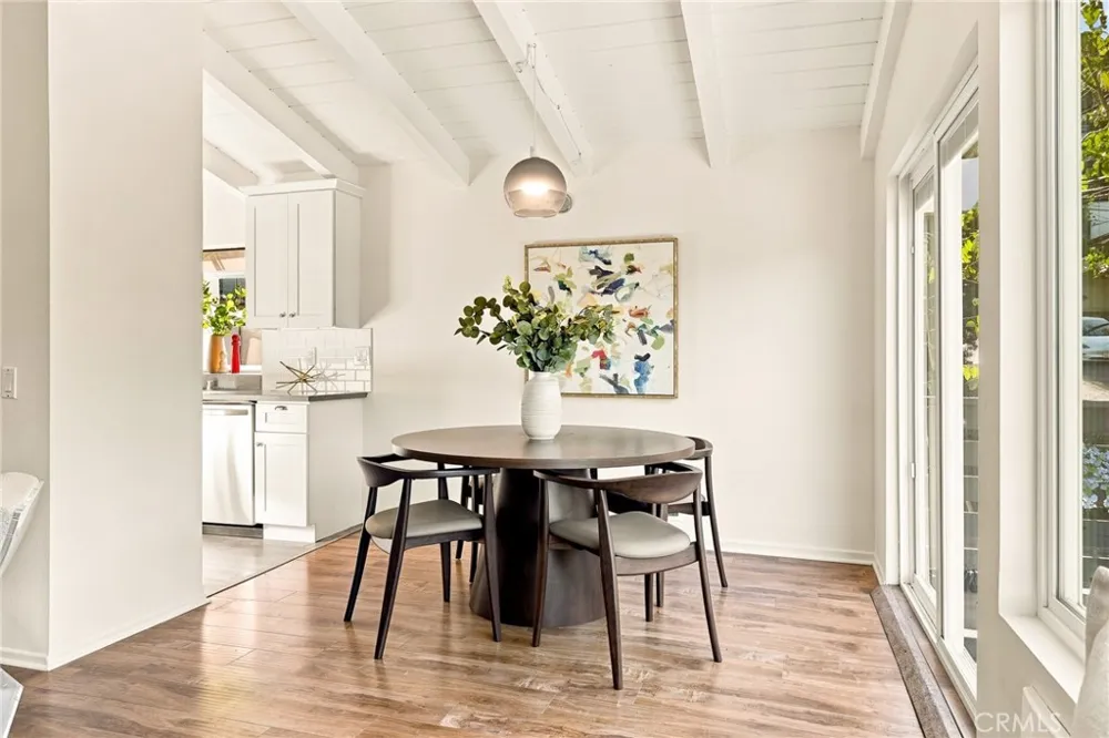 8518 Walnut Los Angeles, CA 90046