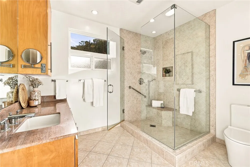 8518 Walnut Los Angeles, CA 90046