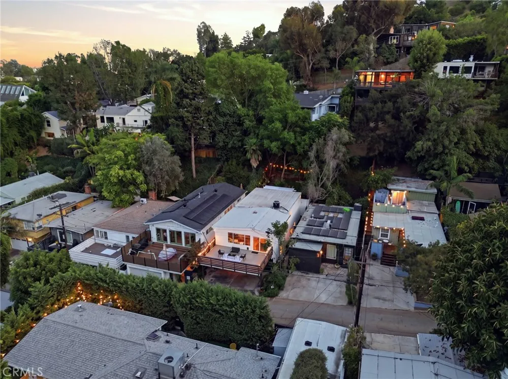 8518 Walnut Los Angeles, CA 90046