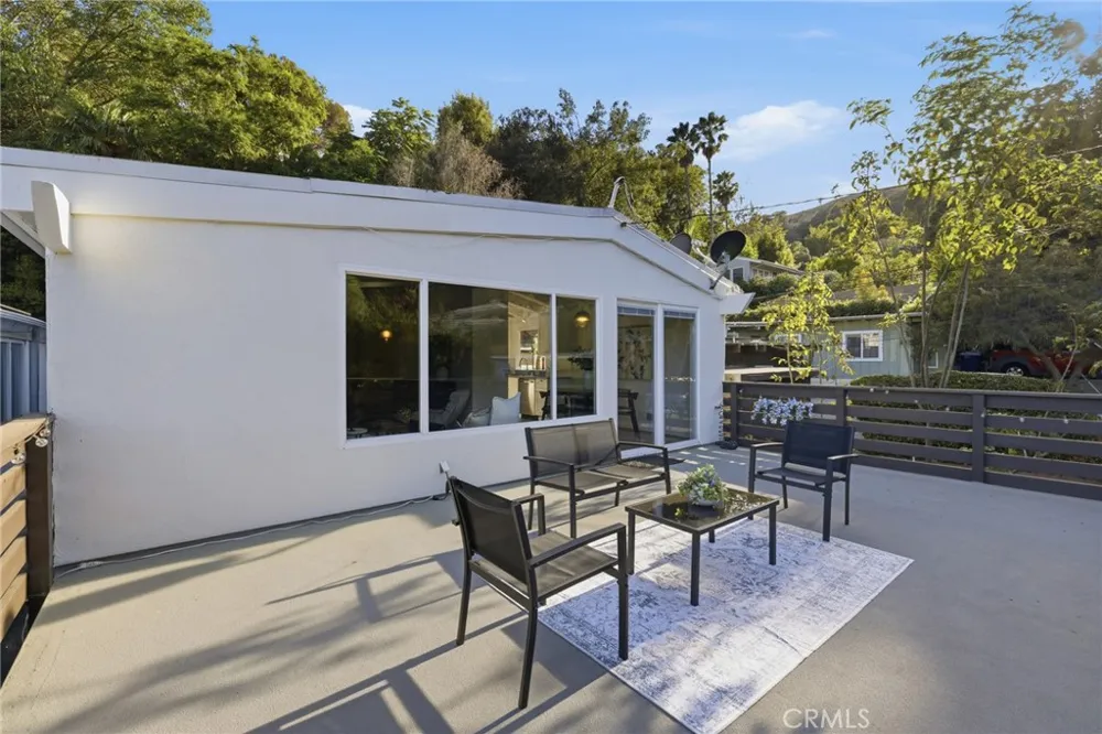 8518 Walnut Los Angeles, CA 90046