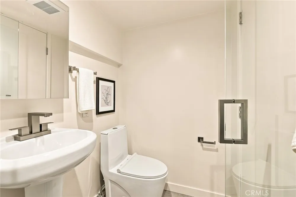 8518 Walnut Los Angeles, CA 90046