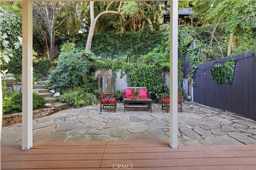 8518 Walnut Los Angeles, CA 90046