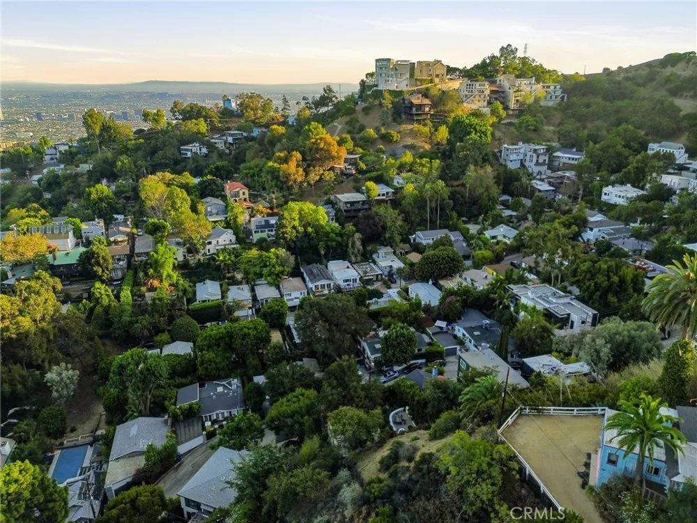 8518 Walnut Los Angeles, CA 90046