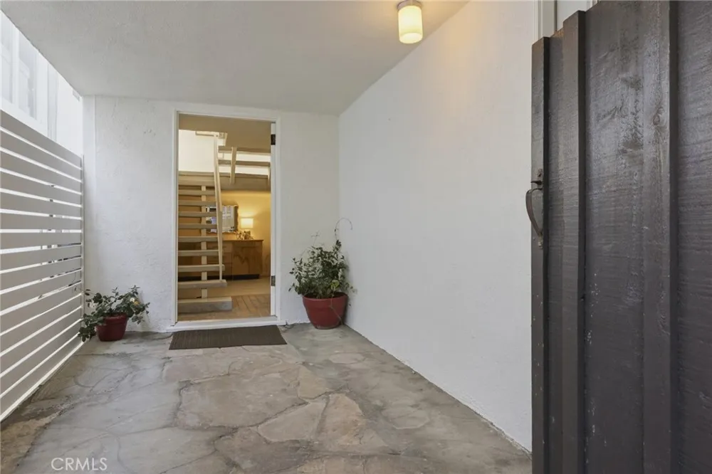 8518 Walnut Los Angeles, CA 90046