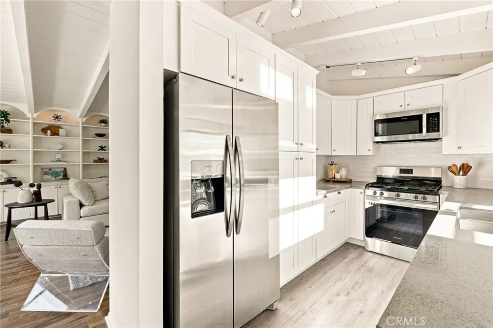 8518 Walnut Los Angeles, CA 90046