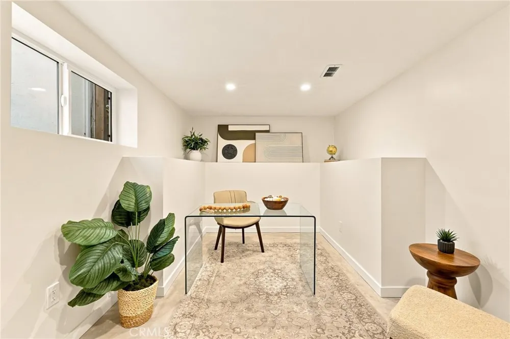 8518 Walnut Los Angeles, CA 90046