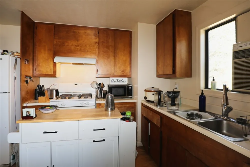 4013 Spruce Clearlake, CA 95422