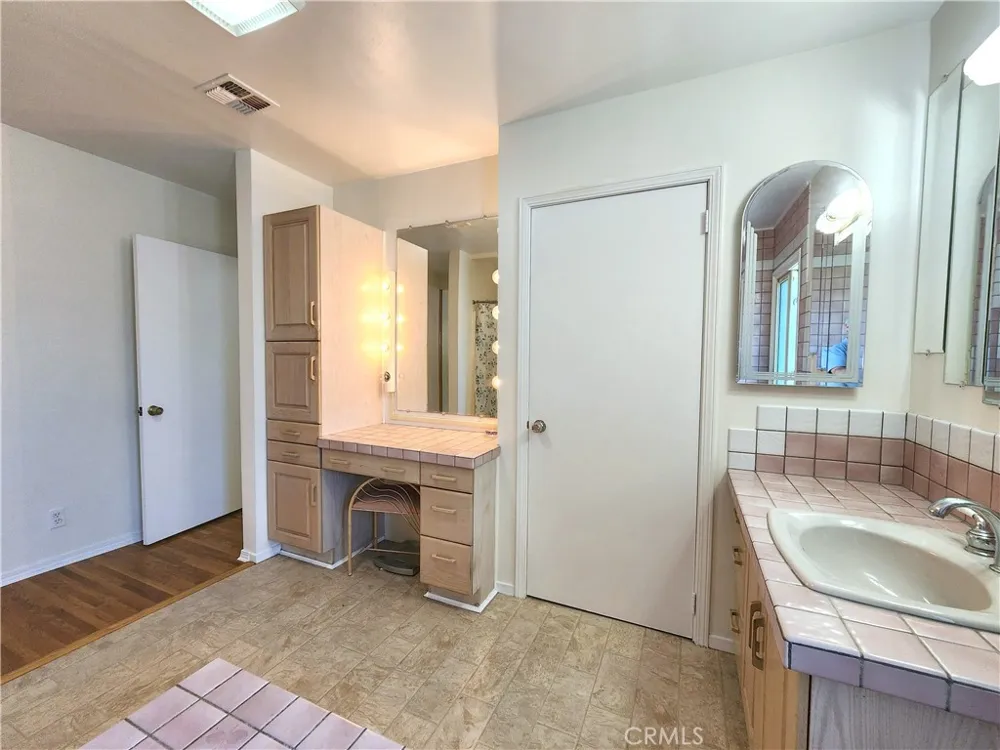9956 Gaviota Avenue Granada Hills, CA 91343