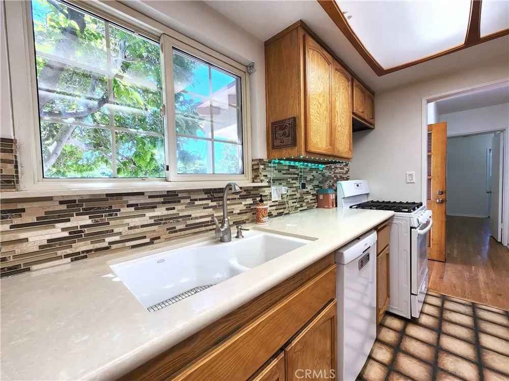 9956 Gaviota Avenue Granada Hills, CA 91343