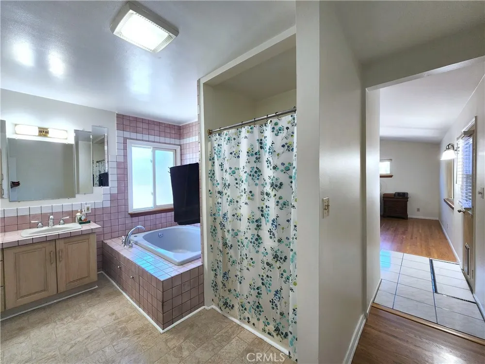 9956 Gaviota Avenue Granada Hills, CA 91343