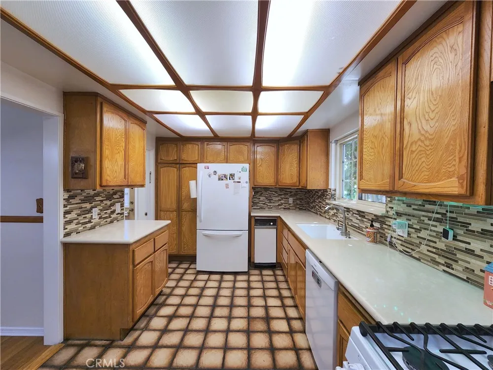 9956 Gaviota Avenue Granada Hills, CA 91343