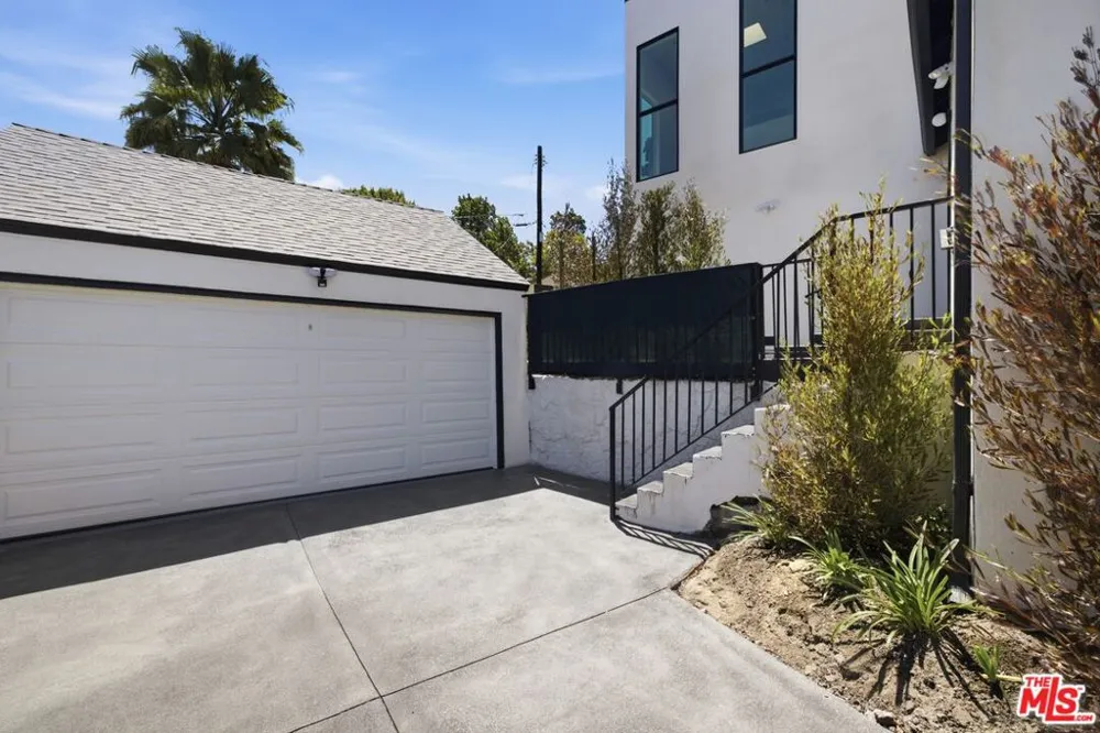 3926 S Ridgeley Drive Los Angeles, CA 90008