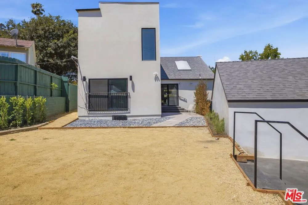 3926 S Ridgeley Drive Los Angeles, CA 90008