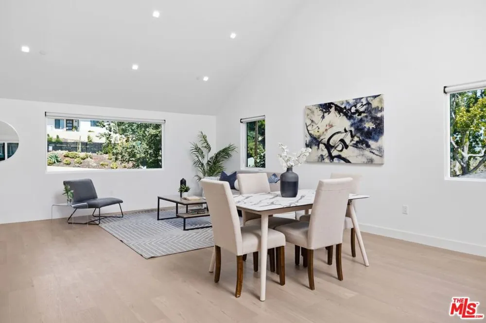 3926 S Ridgeley Drive Los Angeles, CA 90008