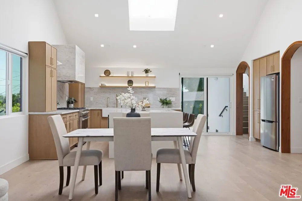 3926 S Ridgeley Drive Los Angeles, CA 90008