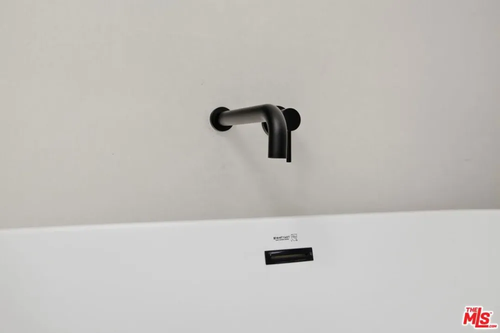3926 S Ridgeley Drive Los Angeles, CA 90008