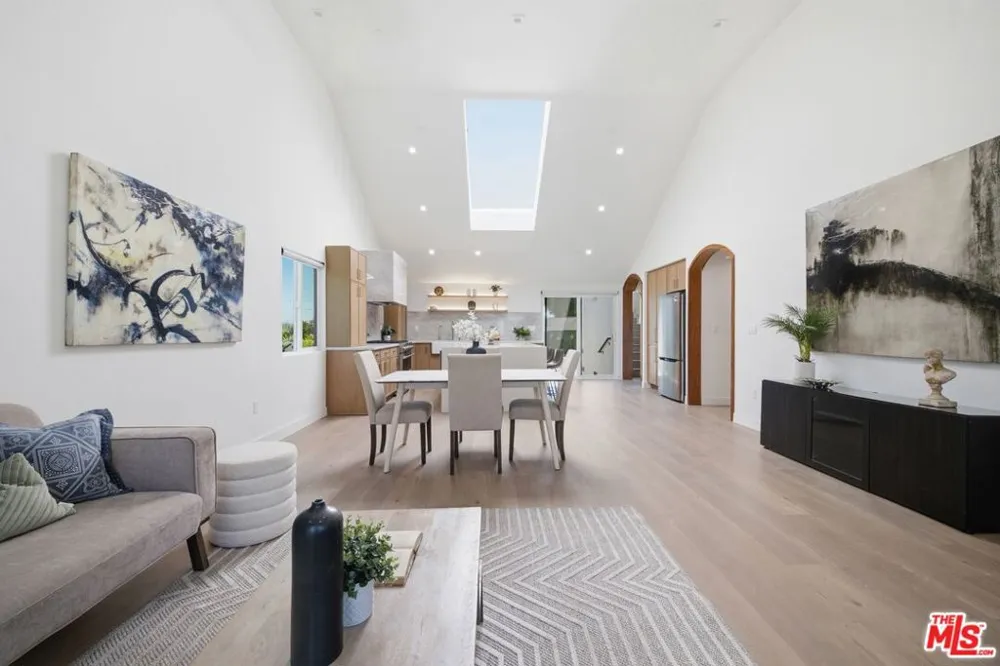 3926 S Ridgeley Drive Los Angeles, CA 90008